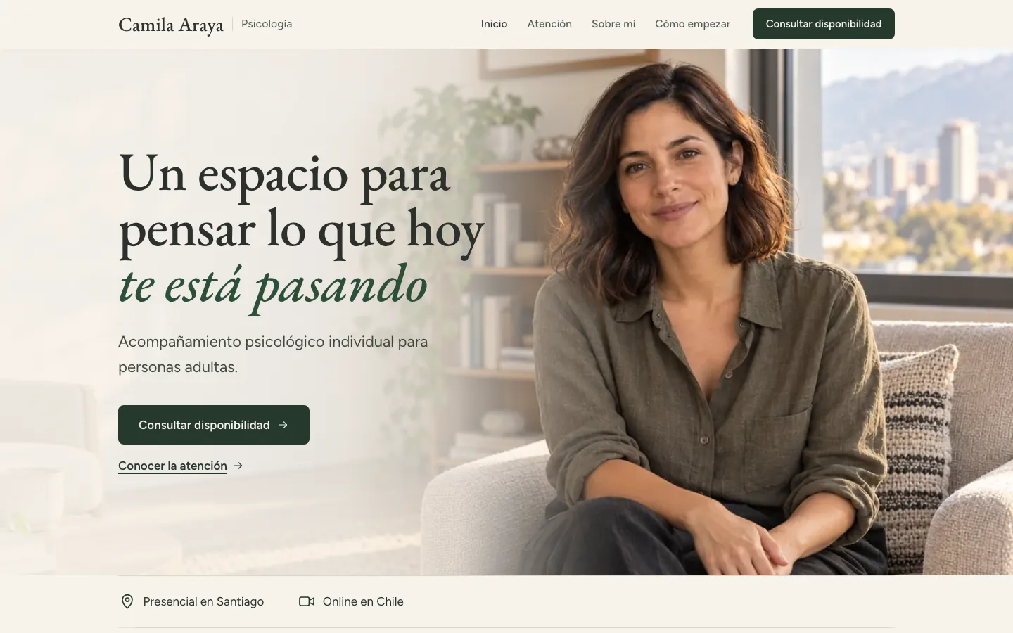 Demo Pro de Camila Araya: Camila Araya, psicóloga, sonríe sentada en su consulta junto al título “Un espacio para pensar lo que hoy te está pasando”.