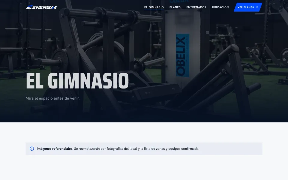 Demo Elite de ENERGYM: página “El gimnasio” con máquinas de musculación en penumbra.