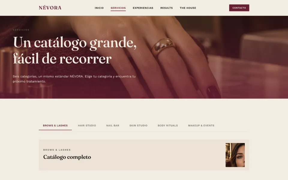 Demo Elite de NÉVORA: catálogo de servicios por categoría bajo el titular “Un catálogo grande, fácil de recorrer”.